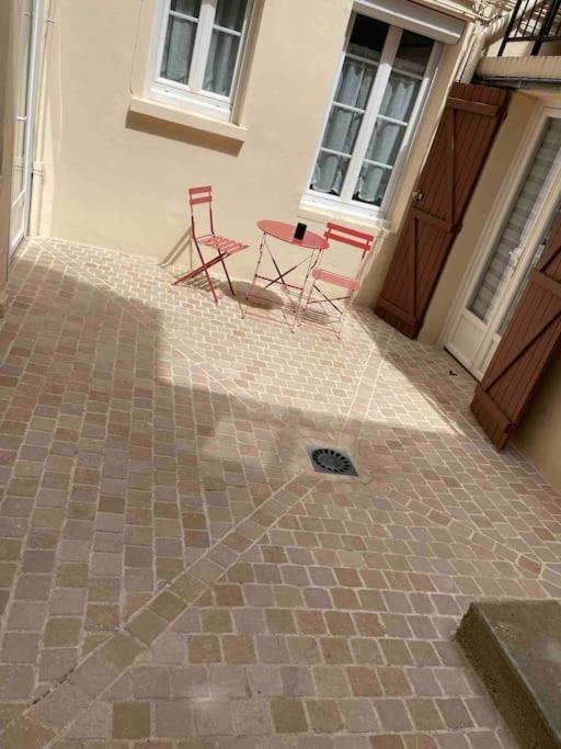 Le Cocon Balneo Apartment Sens Exterior photo